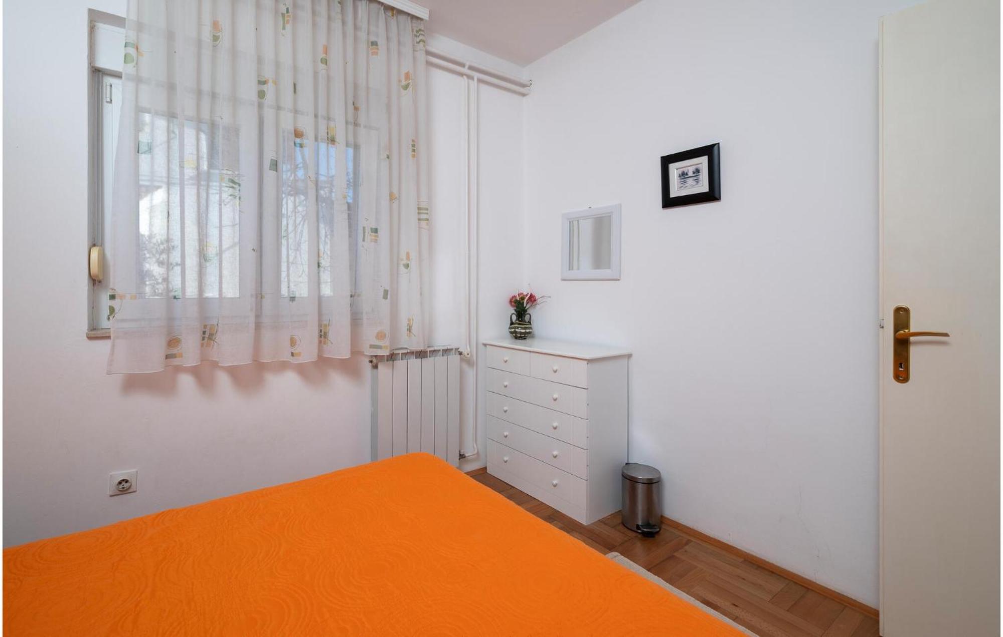 Jenny Br, 2 Apartment *